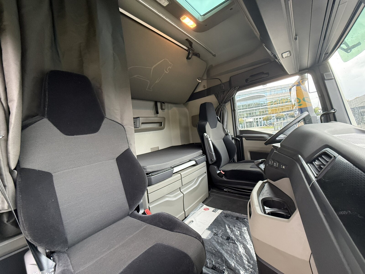 MAN TGX 26.470 6x2-4 BL TGX 26.470 6x2-4 BL, Lenk-/Liftachse, Retarder, Navi, Heckkran Atlas AK 170.2-A2 - Caminhão grua, Camião de caixa aberta/ Plataforma: foto 2 MAN TGX 26.470 6x2-4 BL TGX 26.470 6x2-4 BL, Lenk-/Liftachse, Retarder, Navi, Heckkran Atlas AK 170.2-A2 - Caminhão grua, Camião de caixa aberta/ Plataforma: foto 2