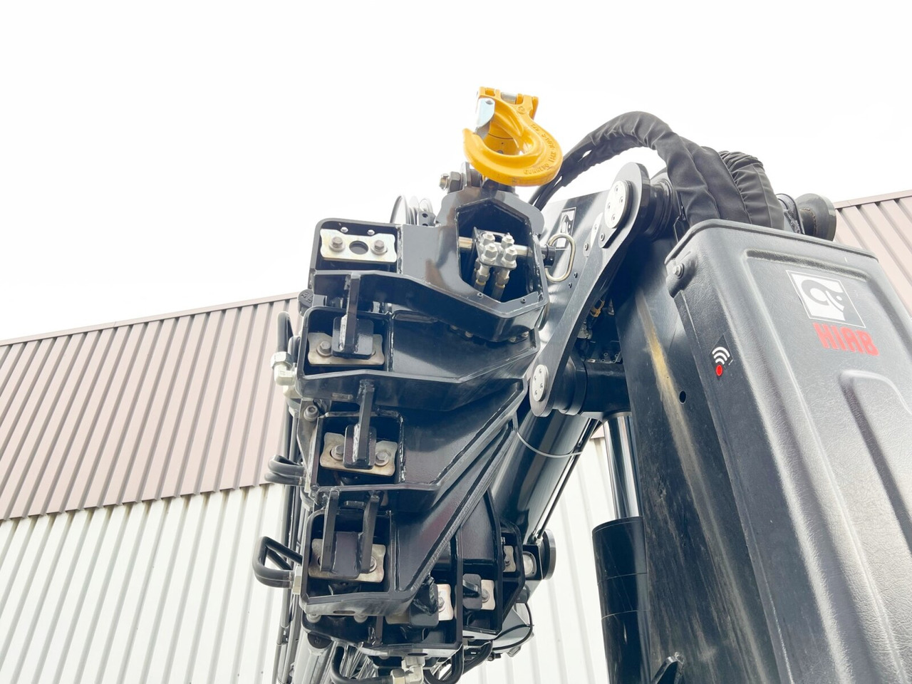 MAN TGX 26.510 6x2-4 LL CH TGX 26.510 6x2-4 LL, Kran Hiab X-HiPro 548 E-8, Lenk-/Liftachse, TwistLock 20Fuß, Funk, Retarder - Caminhão grua, Camião de caixa aberta/ Plataforma: foto 5 MAN TGX 26.510 6x2-4 LL CH TGX 26.510 6x2-4 LL, Kran Hiab X-HiPro 548 E-8, Lenk-/Liftachse, TwistLock 20Fuß, Funk, Retarder - Caminhão grua, Camião de caixa aberta/ Plataforma: foto 5