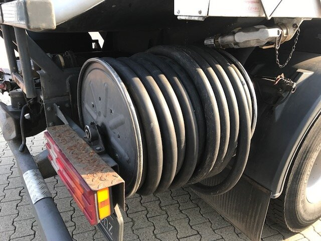 Mercedes-Benz Actros 1841 L 4x2 Actros 1841 L 4x2, Esterer Tankaufbau ca. 13.500l, 2 Kammern - Caminhão tanque: foto 4 Mercedes-Benz Actros 1841 L 4x2 Actros 1841 L 4x2, Esterer Tankaufbau ca. 13.500l, 2 Kammern - Caminhão tanque: foto 4