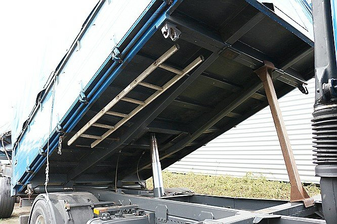 Mercedes-Benz Actros 1841L 4x2 1841L 4x2 Lück Getreidekipper, Retarder, MP3, 2x VORH.! - Caminhão basculante: foto 4 Mercedes-Benz Actros 1841L 4x2 1841L 4x2 Lück Getreidekipper, Retarder, MP3, 2x VORH.! - Caminhão basculante: foto 4