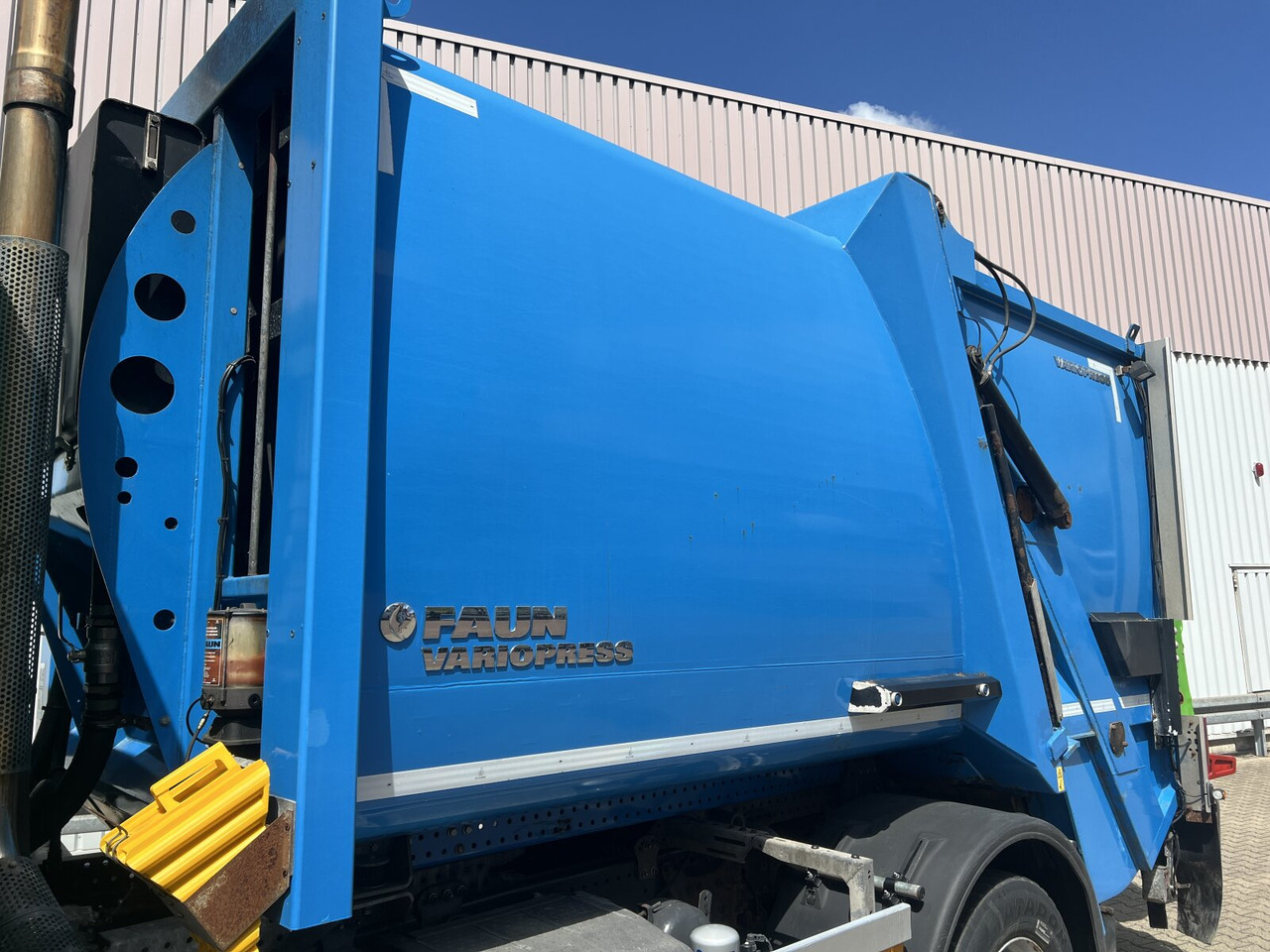 Mercedes-Benz Actros 2032 LA 4x4 Actros 2032 LA 4x4, Faun Variopress 310 ca. 10m³, Zöller Schüttung - Caminhão de lixo: foto 4 Mercedes-Benz Actros 2032 LA 4x4 Actros 2032 LA 4x4, Faun Variopress 310 ca. 10m³, Zöller Schüttung - Caminhão de lixo: foto 4