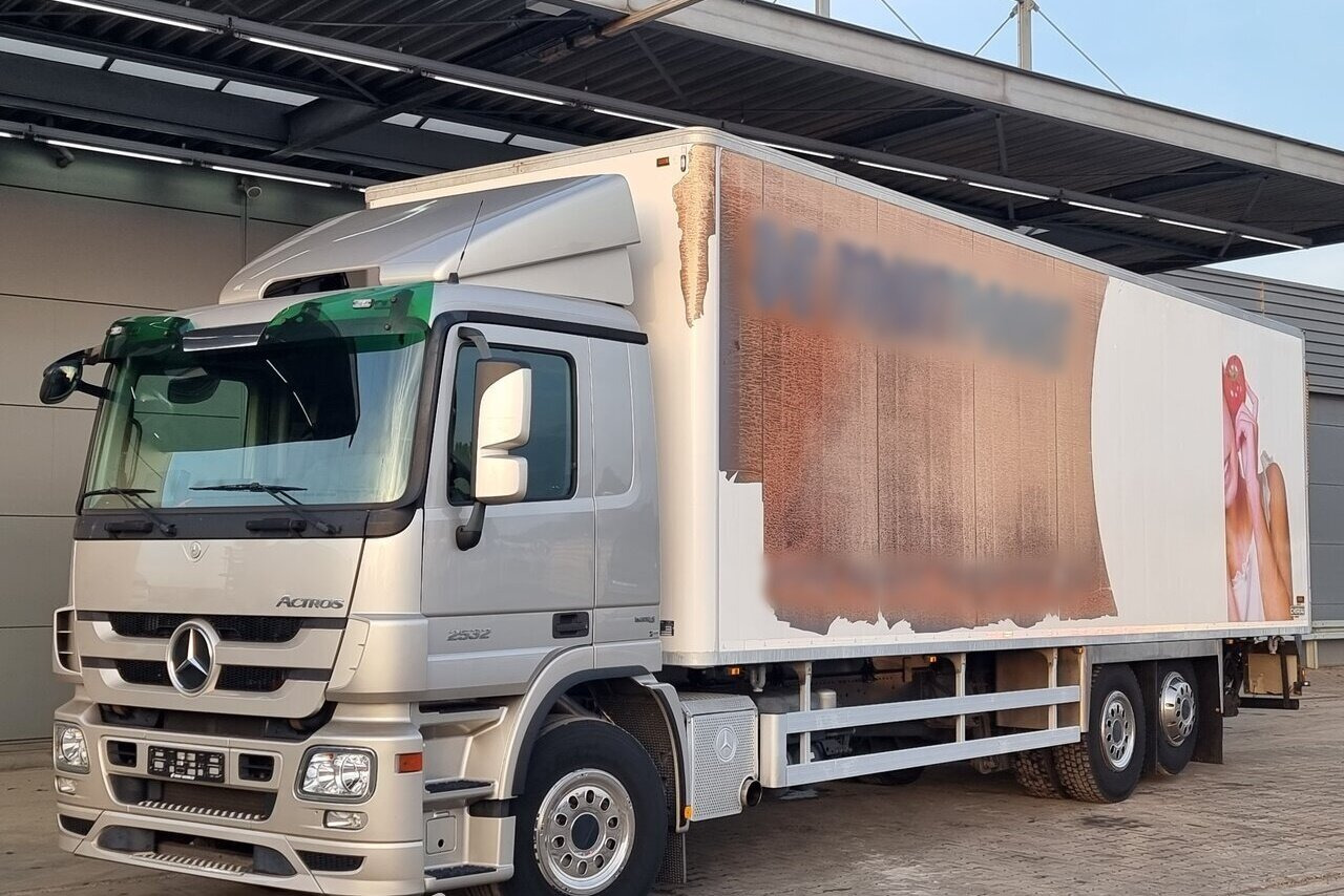 Mercedes-Benz Actros 2532 L 6x2 Actros 2532 L 6x2, Liftachse, LBW Dhollandia - Caminhão furgão: foto 1 Mercedes-Benz Actros 2532 L 6x2 Actros 2532 L 6x2, Liftachse, LBW Dhollandia - Caminhão furgão: foto 1