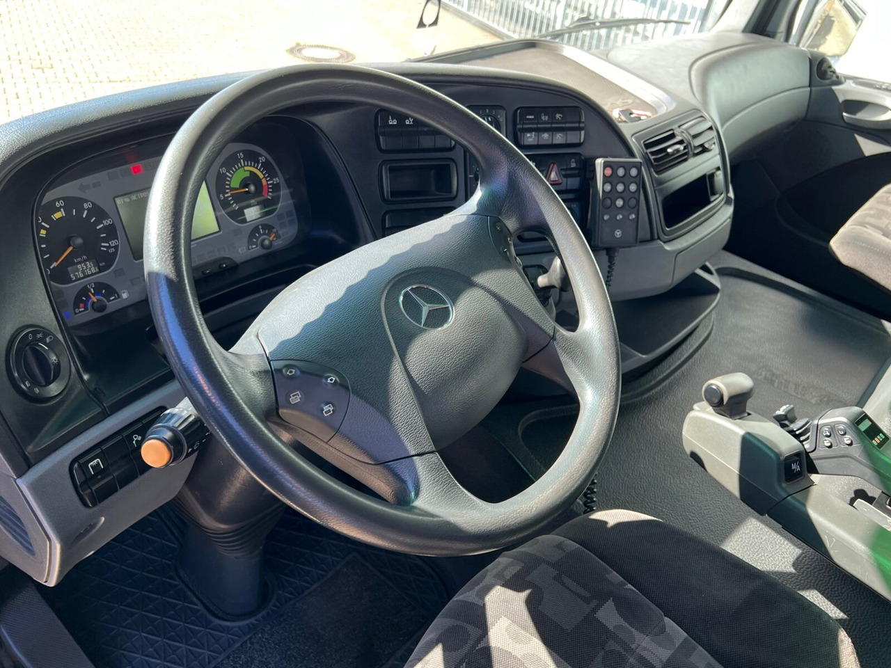 Mercedes-Benz Actros 2541 L 6x2 Actros 2541 L 6x2/48 Retarder, Lenk-/Liftachse - Caminhão polibenne: foto 4 Mercedes-Benz Actros 2541 L 6x2 Actros 2541 L 6x2/48 Retarder, Lenk-/Liftachse - Caminhão polibenne: foto 4