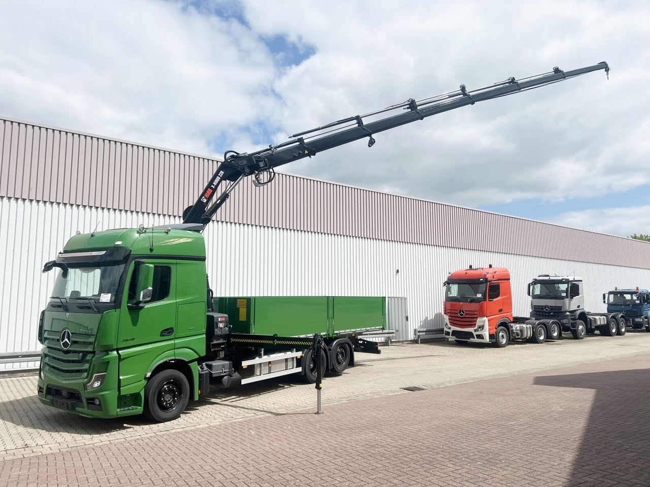 Mercedes-Benz Actros 2548 L 6x2 Actros 2548 L 6x2 mit Kran Hiab X-HiDuo 228 - Caminhão grua: foto 1 Mercedes-Benz Actros 2548 L 6x2 Actros 2548 L 6x2 mit Kran Hiab X-HiDuo 228 - Caminhão grua: foto 1