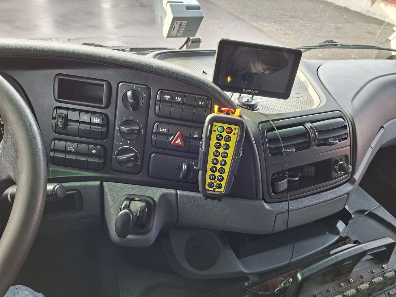 Mercedes-Benz Actros 4146 K 8x4/4 Actros 4146 K 8x4/4, Retarder, Kran Hiab XS 477 E-7 HiPro, Flyjib, Seilwinde, Funk - Caminhão polibenne, Caminhão grua: foto 5 Mercedes-Benz Actros 4146 K 8x4/4 Actros 4146 K 8x4/4, Retarder, Kran Hiab XS 477 E-7 HiPro, Flyjib, Seilwinde, Funk - Caminhão polibenne, Caminhão grua: foto 5