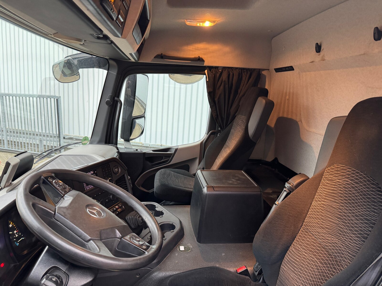 Mercedes-Benz Antos 2540 L 6x2 Antos 2540 L 6x2, Lenkachse, HMF 2110-L3 Heckkran - Caminhão grua, Camião de caixa aberta/ Plataforma: foto 4 Mercedes-Benz Antos 2540 L 6x2 Antos 2540 L 6x2, Lenkachse, HMF 2110-L3 Heckkran - Caminhão grua, Camião de caixa aberta/ Plataforma: foto 4