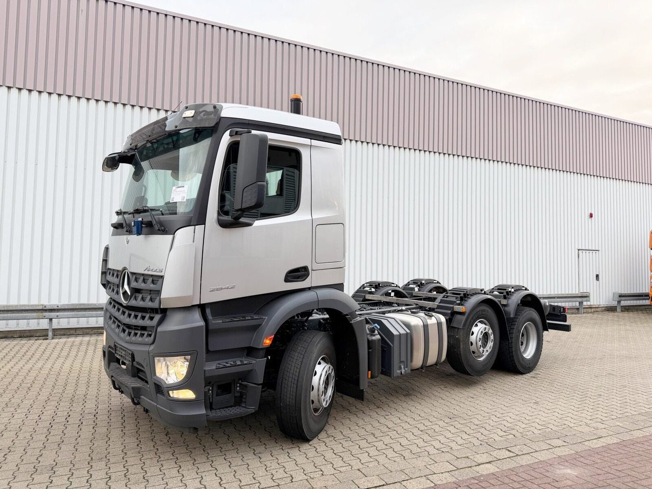 Mercedes-Benz Arocs 2542 L 6x2/4 Arocs 2542 L 6x2/4, Vorlauflenk-/liftachse, Navi, MultimediaCockpit - Caminhão chassi: foto 1 Mercedes-Benz Arocs 2542 L 6x2/4 Arocs 2542 L 6x2/4, Vorlauflenk-/liftachse, Navi, MultimediaCockpit - Caminhão chassi: foto 1