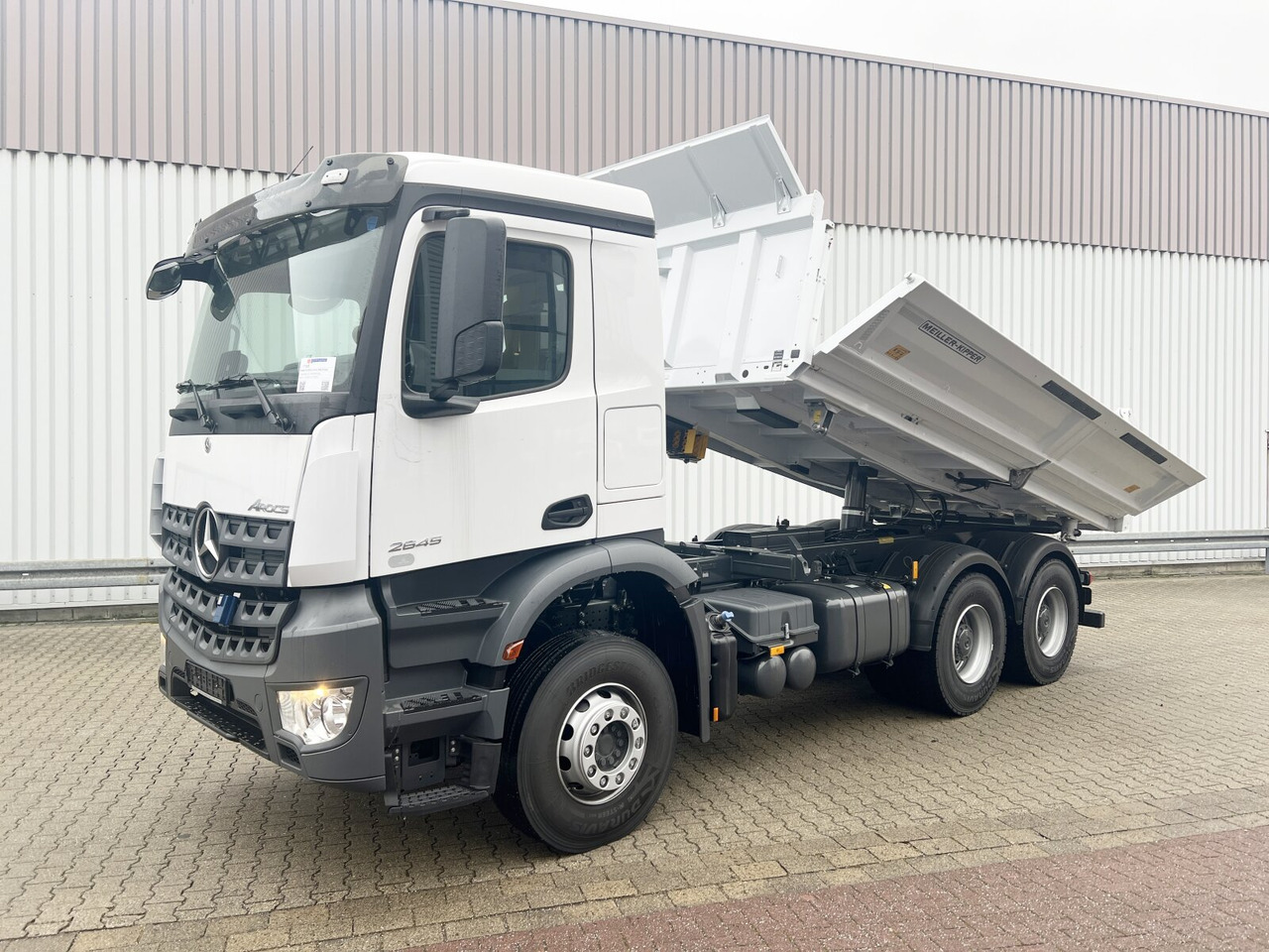 Mercedes-Benz Arocs 2645 K 6x4 Arocs 2645 K 6x4, MultimediaCockpit, Bordmatik links - Caminhão basculante: foto 1 Mercedes-Benz Arocs 2645 K 6x4 Arocs 2645 K 6x4, MultimediaCockpit, Bordmatik links - Caminhão basculante: foto 1