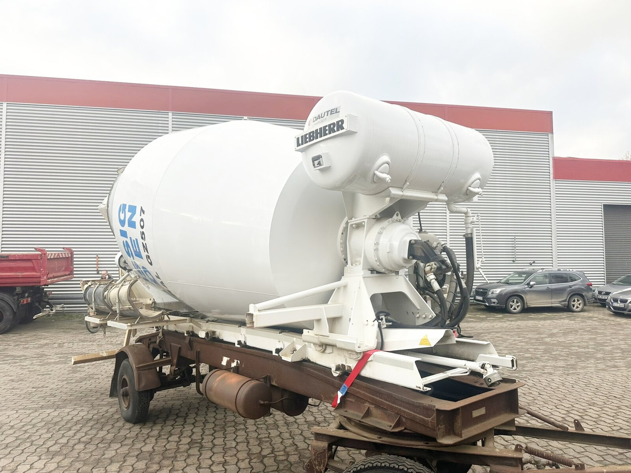 Mercedes-Benz Arocs 3240 8x4 Arocs 3240 8x4, Abroller VDL SK-25-5700 Schub-Knick, Wechselsystem - Caminhão polibenne: foto 3 Mercedes-Benz Arocs 3240 8x4 Arocs 3240 8x4, Abroller VDL SK-25-5700 Schub-Knick, Wechselsystem - Caminhão polibenne: foto 3