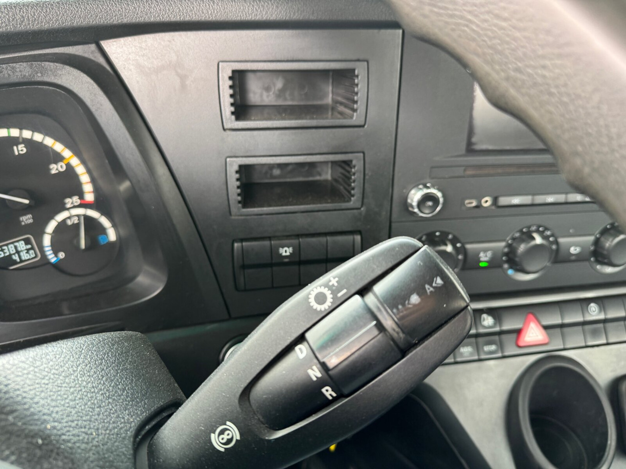 Caminhão polibenne Mercedes-Benz Arocs 3243 LK 8x4/4 Arocs 3243 LK 8x4/4, Motorabtrieb: foto 6 Caminhão polibenne Mercedes-Benz Arocs 3243 LK 8x4/4 Arocs 3243 LK 8x4/4, Motorabtrieb: foto 6