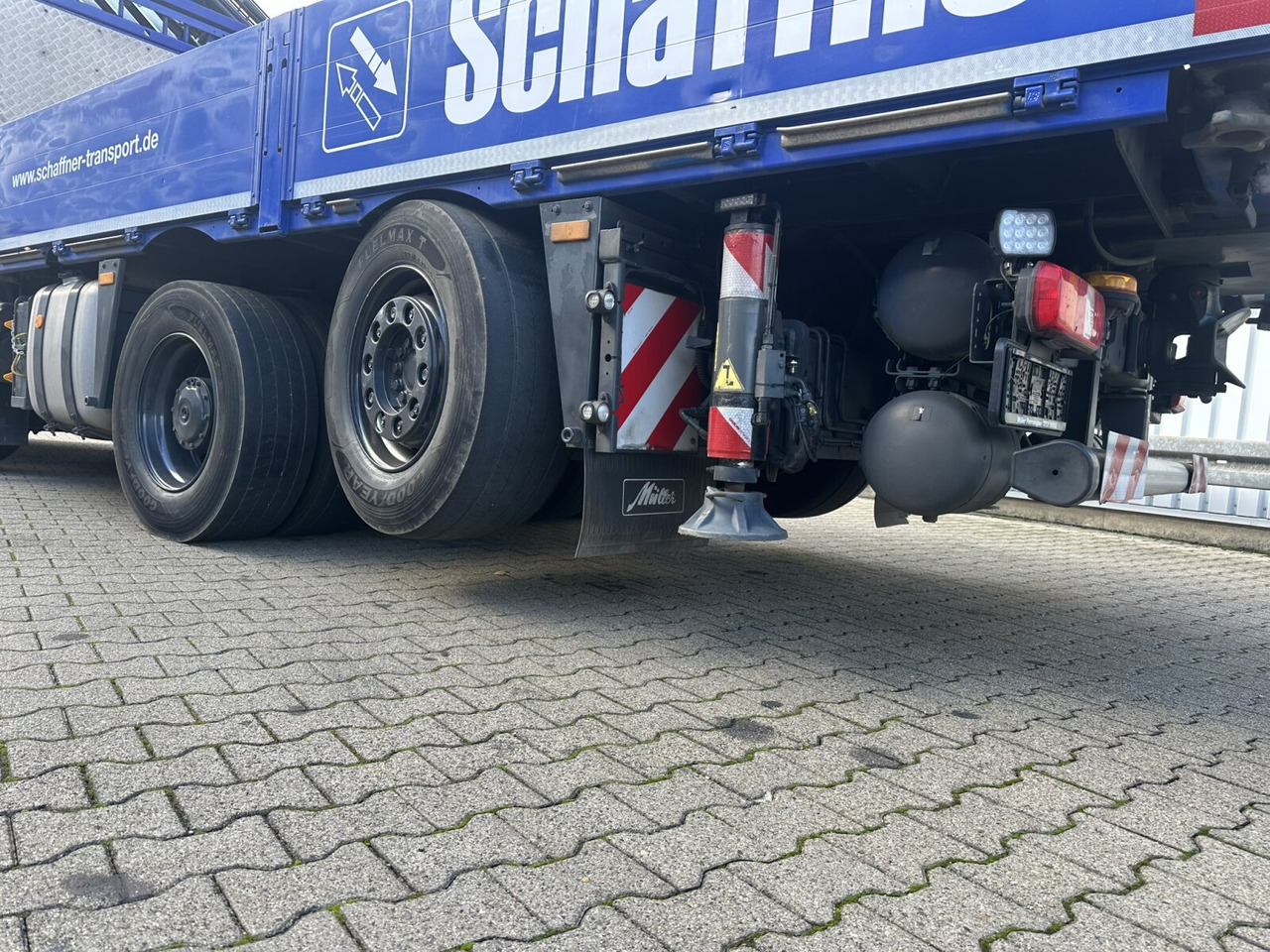 Mercedes-Benz Arocs 3245 L 8x2/6 Arocs 3245 L 8x2/6, Kran Fassi F 545 RA 2.26 XE, Jib, Funk, 29,7 m - 400 kg - Caminhão grua, Camião de caixa aberta/ Plataforma: foto 4 Mercedes-Benz Arocs 3245 L 8x2/6 Arocs 3245 L 8x2/6, Kran Fassi F 545 RA 2.26 XE, Jib, Funk, 29,7 m - 400 kg - Caminhão grua, Camião de caixa aberta/ Plataforma: foto 4