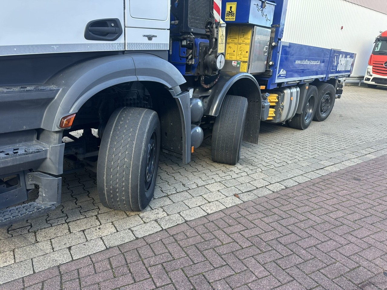 Mercedes-Benz Arocs 3245 L 8x2/6 Arocs 3245 L 8x2/6, Kran Fassi F 545 RA 2.26 XE, Jib, Funk, 29,7 m - 400 kg - Caminhão grua, Camião de caixa aberta/ Plataforma: foto 2 Mercedes-Benz Arocs 3245 L 8x2/6 Arocs 3245 L 8x2/6, Kran Fassi F 545 RA 2.26 XE, Jib, Funk, 29,7 m - 400 kg - Caminhão grua, Camião de caixa aberta/ Plataforma: foto 2