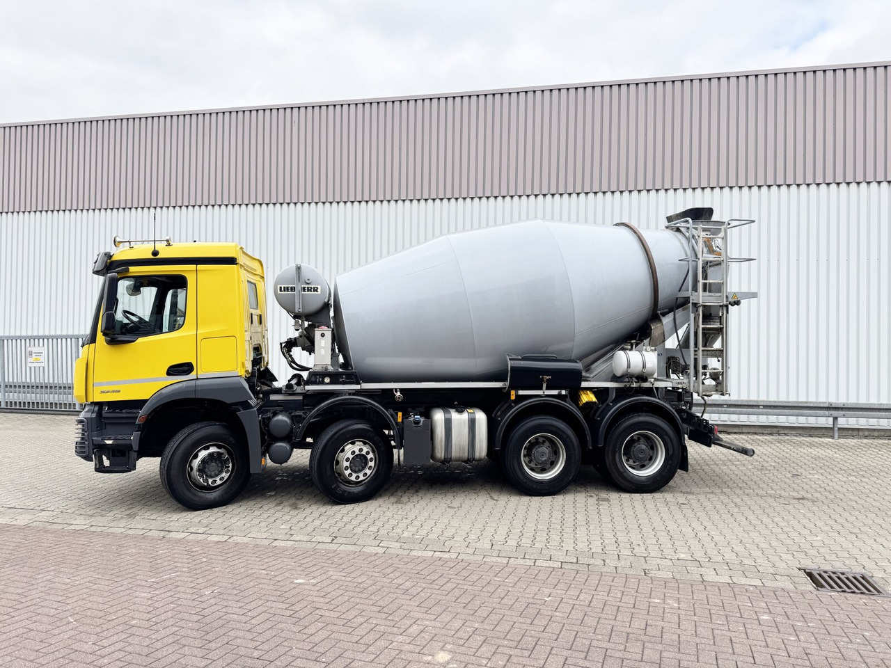 Mercedes-Benz Arocs 3246 B 8x4/4 Arocs 3246 B 8x4/4, Liebherr HTM 905 Mischer, 9m³, Multimedia Cockpit, Navi - Caminhão betoneira: foto 3 Mercedes-Benz Arocs 3246 B 8x4/4 Arocs 3246 B 8x4/4, Liebherr HTM 905 Mischer, 9m³, Multimedia Cockpit, Navi - Caminhão betoneira: foto 3