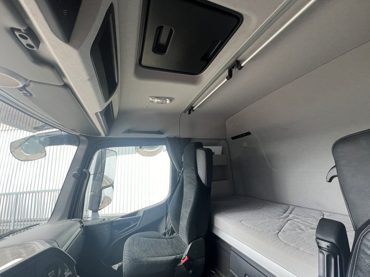 Mercedes-Benz Arocs 3253 K 8x4/4 Arocs 3253 K 8x4/4, Retarder, Motorabtrieb - Caminhão polibenne: foto 5 Mercedes-Benz Arocs 3253 K 8x4/4 Arocs 3253 K 8x4/4, Retarder, Motorabtrieb - Caminhão polibenne: foto 5