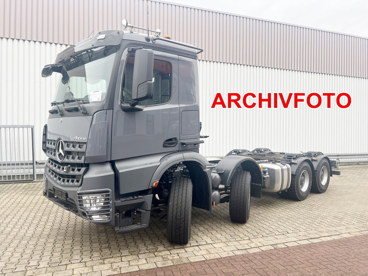Mercedes-Benz Arocs 3253 L 8x4/4 Arocs 3253 L 8x4/4, MultimediaCockpit, Navi, Motorabtrieb - Caminhão chassi: foto 1 Mercedes-Benz Arocs 3253 L 8x4/4 Arocs 3253 L 8x4/4, MultimediaCockpit, Navi, Motorabtrieb - Caminhão chassi: foto 1
