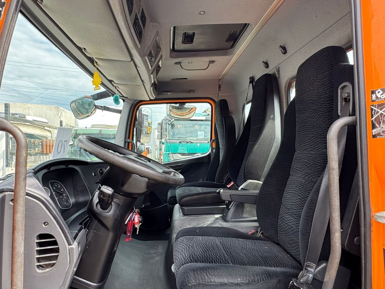 Mercedes-Benz Atego 1218/21 K Atego 1218/21 K, AHK - Caminhão basculante: foto 3 Mercedes-Benz Atego 1218/21 K Atego 1218/21 K, AHK - Caminhão basculante: foto 3