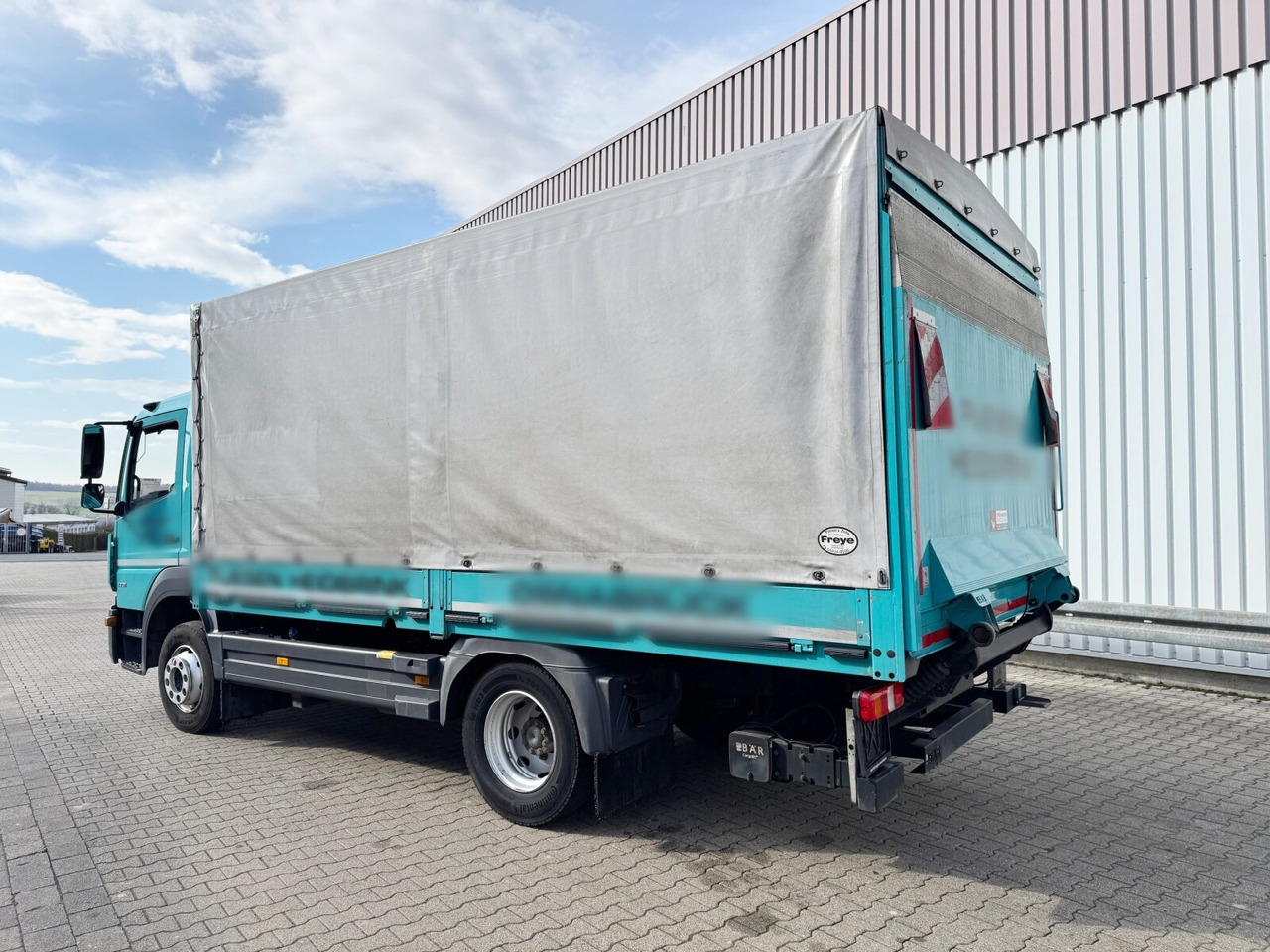 Mercedes-Benz Atego 1221 L 4x2 Atego 1221 L 4x2 mit LBW BÄR - Camião de caixa aberta/ Plataforma: foto 2 Mercedes-Benz Atego 1221 L 4x2 Atego 1221 L 4x2 mit LBW BÄR - Camião de caixa aberta/ Plataforma: foto 2