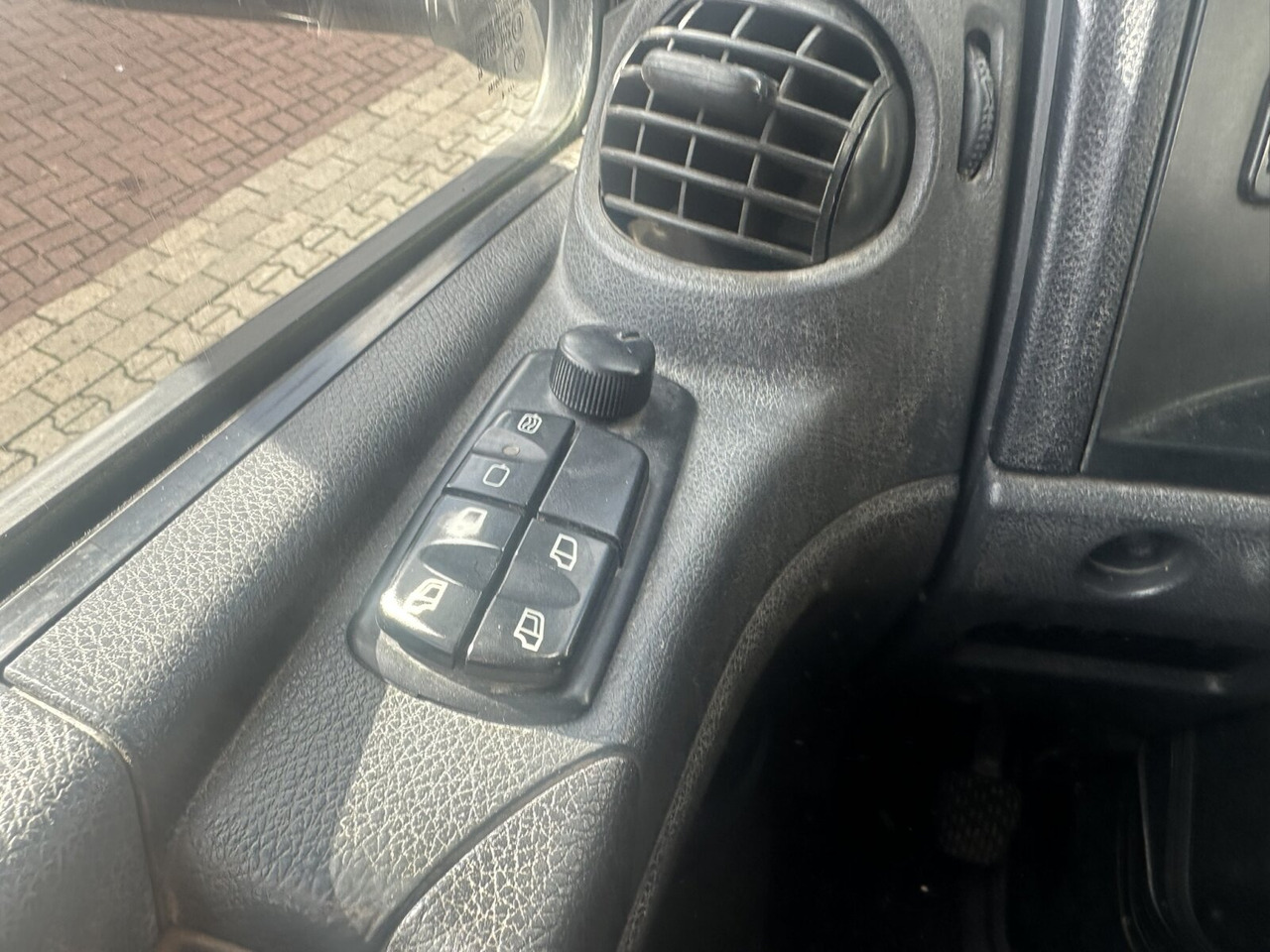 Mercedes-Benz Atego 1223 K 4x2 Atego 1223 K 4x2, AHK-Öl - Caminhão basculante: foto 3 Mercedes-Benz Atego 1223 K 4x2 Atego 1223 K 4x2, AHK-Öl - Caminhão basculante: foto 3