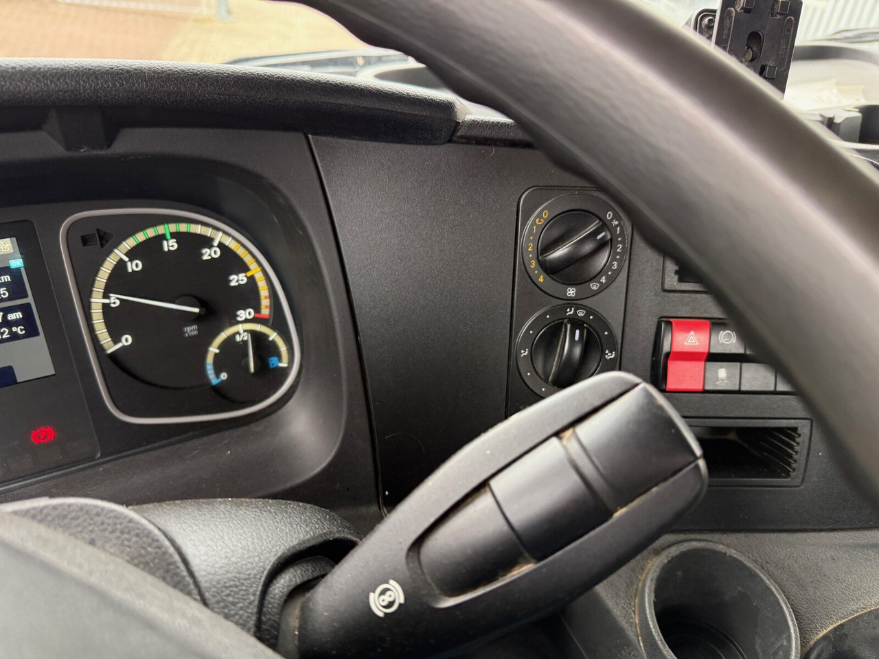 Mercedes-Benz Atego 1630 K 4x2 Atego 1630 K 4x2, Meiller 3-Seiten, 2 x AHK Öl - Caminhão basculante: foto 4 Mercedes-Benz Atego 1630 K 4x2 Atego 1630 K 4x2, Meiller 3-Seiten, 2 x AHK Öl - Caminhão basculante: foto 4