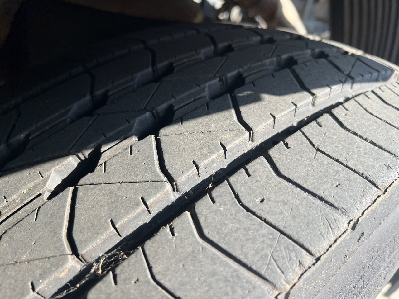 Mercedes-Benz Atego 1828 L 4x2 Atego 1828 L 4x2, Rechtslenker, Winterdienstaustattung - Caminhão chassi: foto 3 Mercedes-Benz Atego 1828 L 4x2 Atego 1828 L 4x2, Rechtslenker, Winterdienstaustattung - Caminhão chassi: foto 3