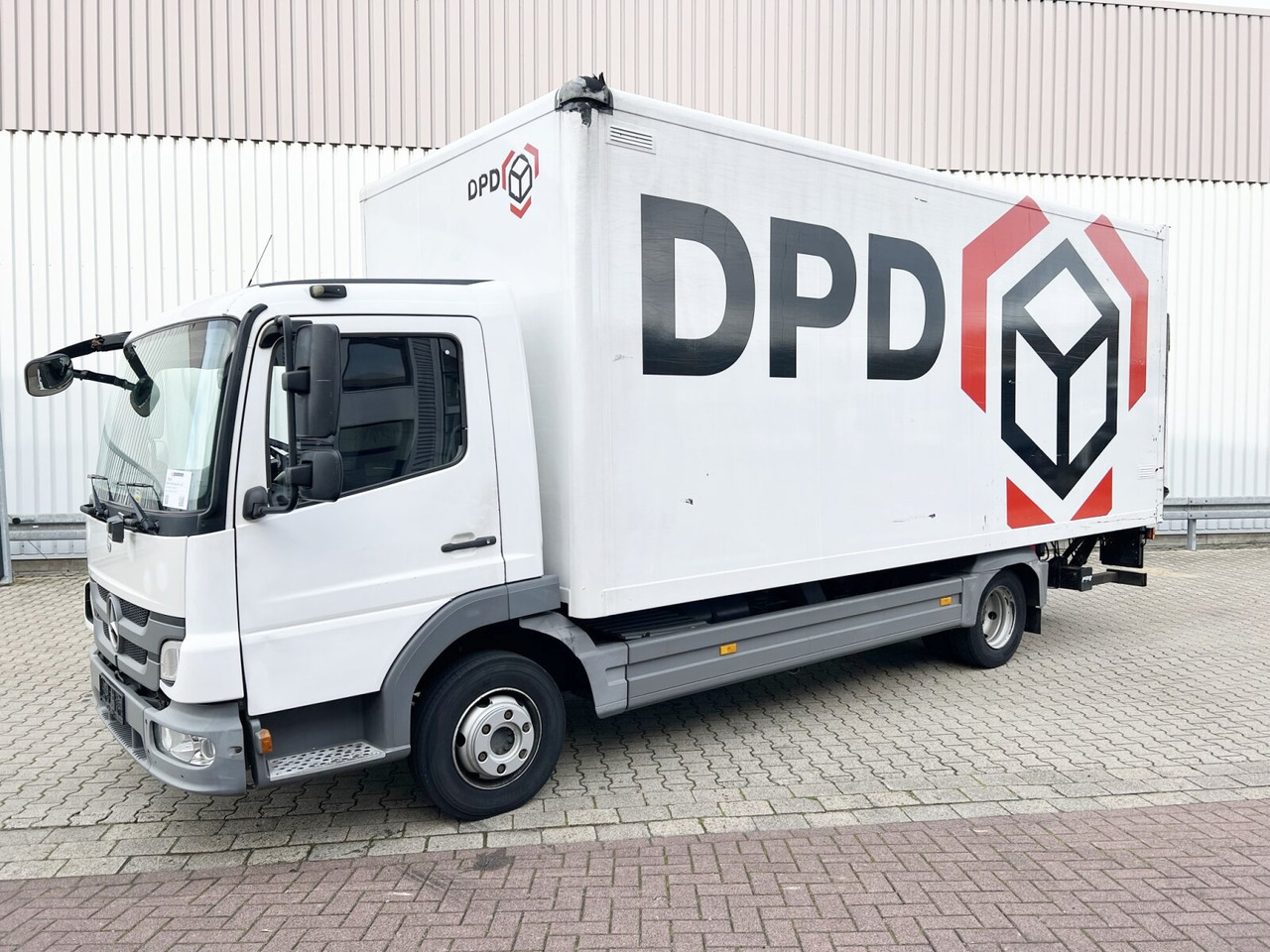 Mercedes-Benz Atego 816 L 4x2 Atego 816 L 4x2 mit LBW, 4x Vorhanden! - Caminhão furgão: foto 1 Mercedes-Benz Atego 816 L 4x2 Atego 816 L 4x2 mit LBW, 4x Vorhanden! - Caminhão furgão: foto 1
