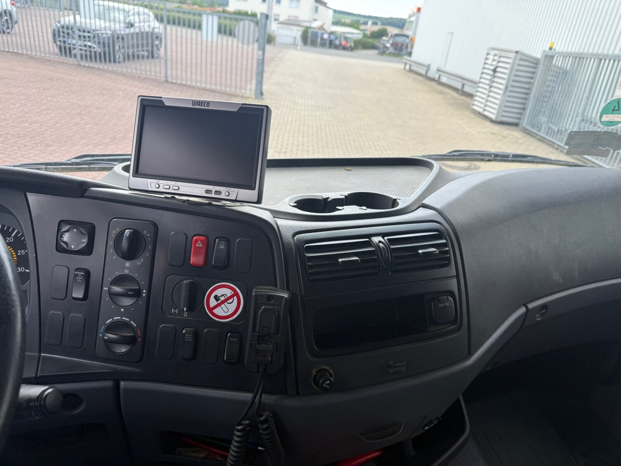 Mercedes-Benz Atego 818 L 4x2 Atego 818 L 4x2, Getränkekoffer, 2x AHK - Caminhão furgão: foto 5 Mercedes-Benz Atego 818 L 4x2 Atego 818 L 4x2, Getränkekoffer, 2x AHK - Caminhão furgão: foto 5