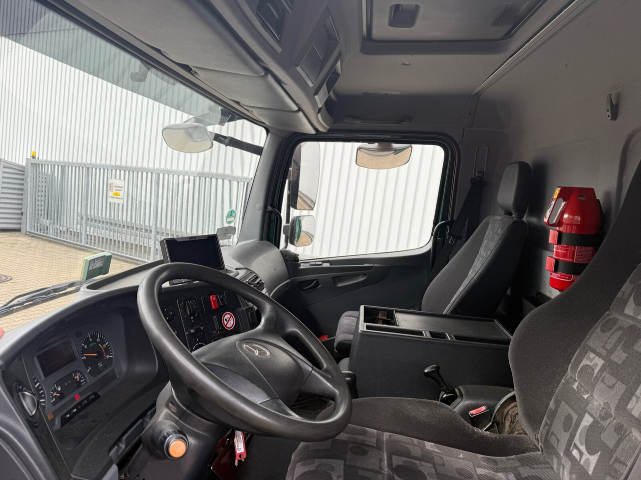 Mercedes-Benz Atego 818 L 4x2 Atego 818 L 4x2, Getränkekoffer, 2x AHK - Caminhão furgão: foto 3 Mercedes-Benz Atego 818 L 4x2 Atego 818 L 4x2, Getränkekoffer, 2x AHK - Caminhão furgão: foto 3
