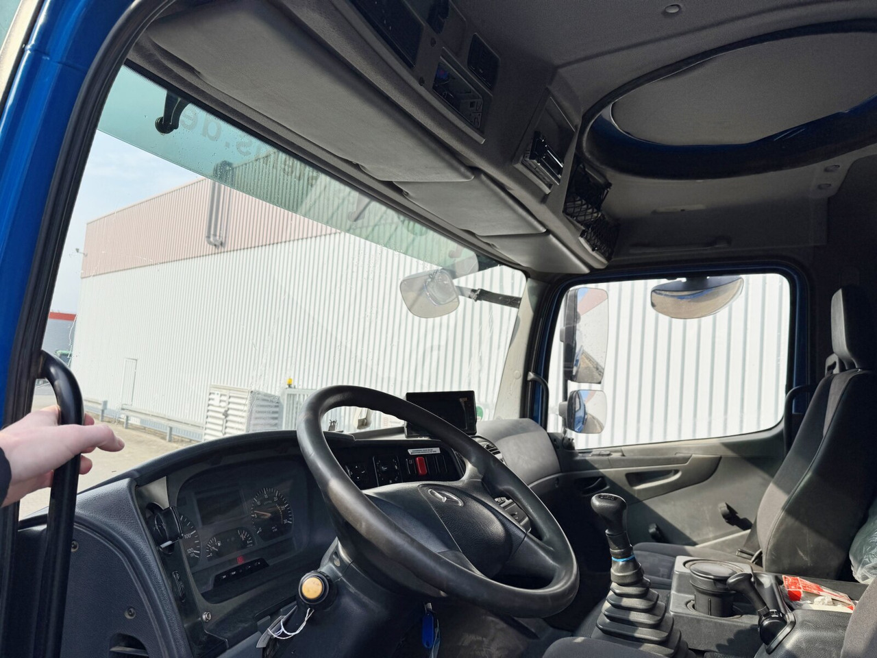 Mercedes-Benz Axor 1829 A 4x4 Axor 1829 A 4x4, Willig Tank ca. 8500l, 2 Kammern - Caminhão tanque: foto 5 Mercedes-Benz Axor 1829 A 4x4 Axor 1829 A 4x4, Willig Tank ca. 8500l, 2 Kammern - Caminhão tanque: foto 5