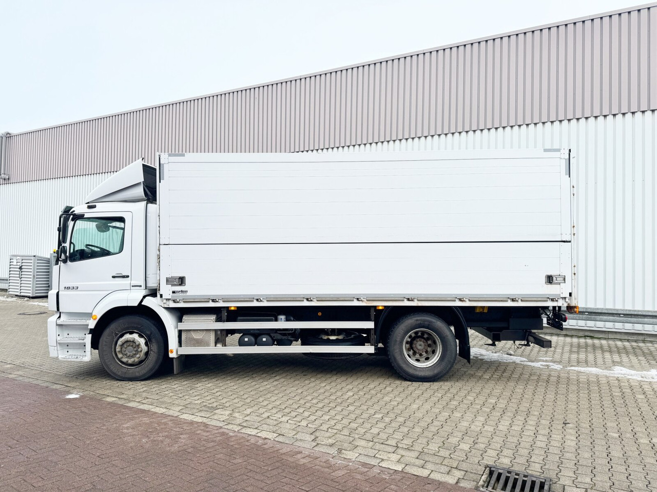 Caminhão furgão Mercedes-Benz Axor 1833 L 4x2 Axor 1833 L 4x2, Getränkekoffer: foto 11