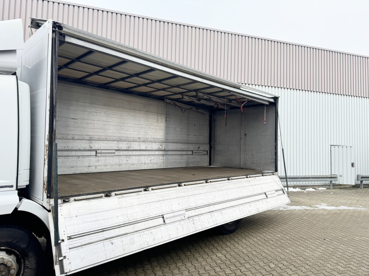 Caminhão furgão Mercedes-Benz Axor 1833 L 4x2 Axor 1833 L 4x2, Getränkekoffer: foto 12