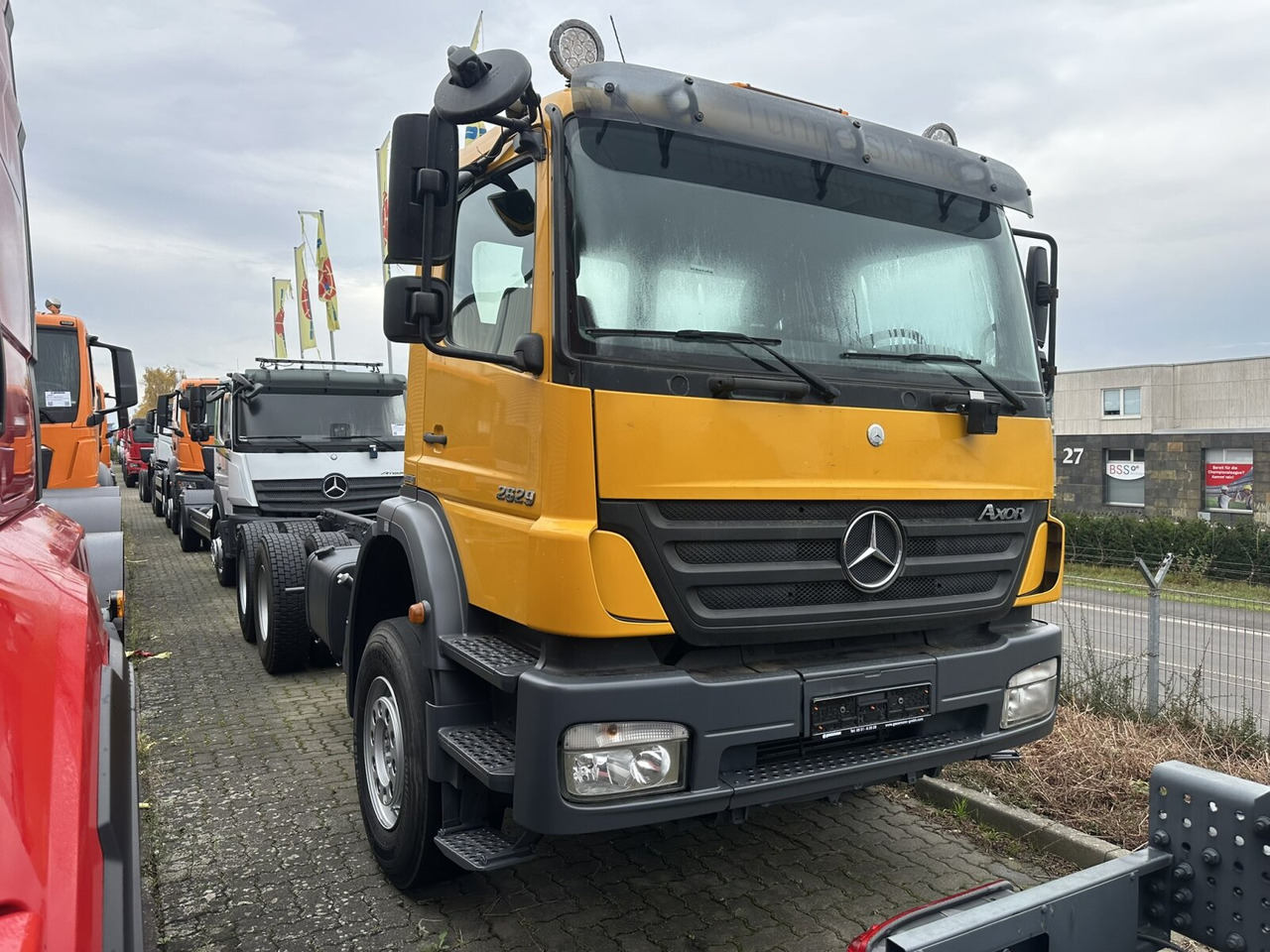Mercedes-Benz Axor 2629 K 6x4 Axor 2629 K 6x4, PTO, Steel, Manual, 6-Zylinder - Caminhão chassi: foto 1 Mercedes-Benz Axor 2629 K 6x4 Axor 2629 K 6x4, PTO, Steel, Manual, 6-Zylinder - Caminhão chassi: foto 1