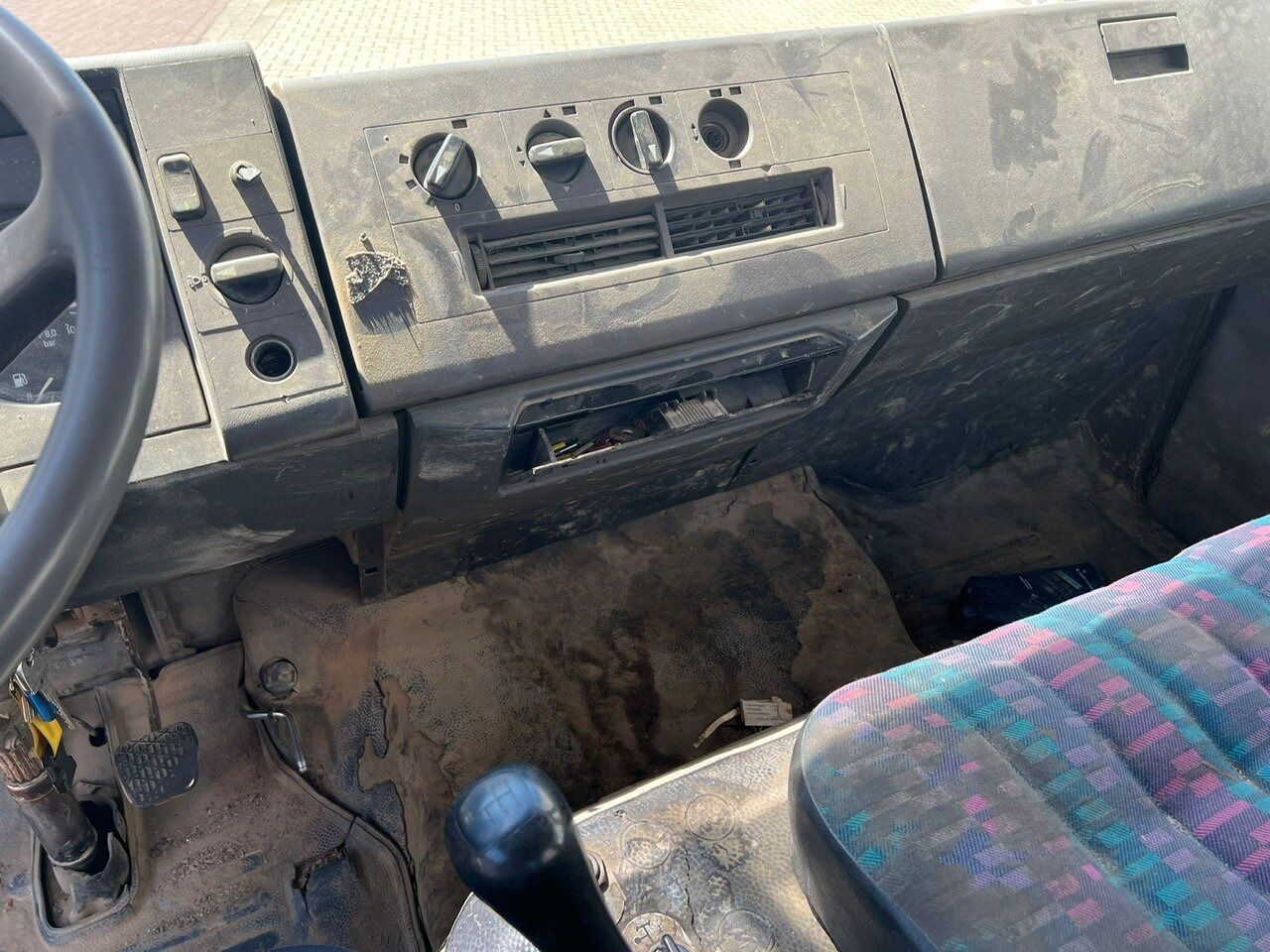 Mercedes-Benz LK 817 4x2 LK 817 4x2/37, City-Abroller, 6-Zylinder Motor - Caminhão polibenne: foto 2 Mercedes-Benz LK 817 4x2 LK 817 4x2/37, City-Abroller, 6-Zylinder Motor - Caminhão polibenne: foto 2