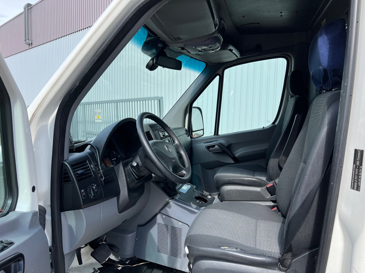 Mercedes-Benz Sprinter 313 CDI 4x2 Sprinter 313 CDI 4x2, EEV, Krankenwagen - Ambulância: foto 4 Mercedes-Benz Sprinter 313 CDI 4x2 Sprinter 313 CDI 4x2, EEV, Krankenwagen - Ambulância: foto 4