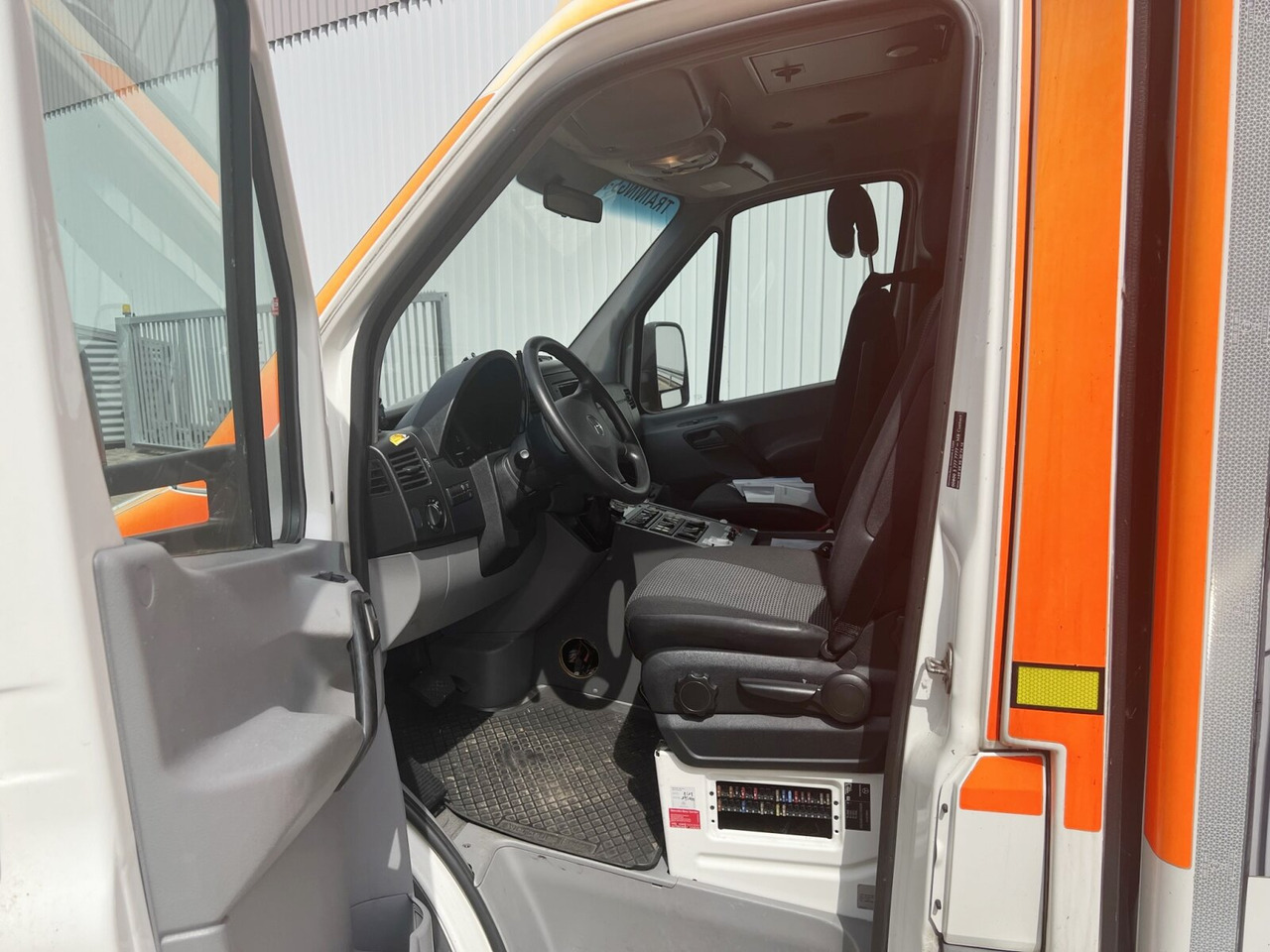 Locação de Mercedes-Benz Sprinter 516 CDI 4x2 Sprinter 516 CDI 4x2, Rettungswagen, Bi-Xenon Mercedes-Benz Sprinter 516 CDI 4x2 Sprinter 516 CDI 4x2, Rettungswagen, Bi-Xenon: foto 15