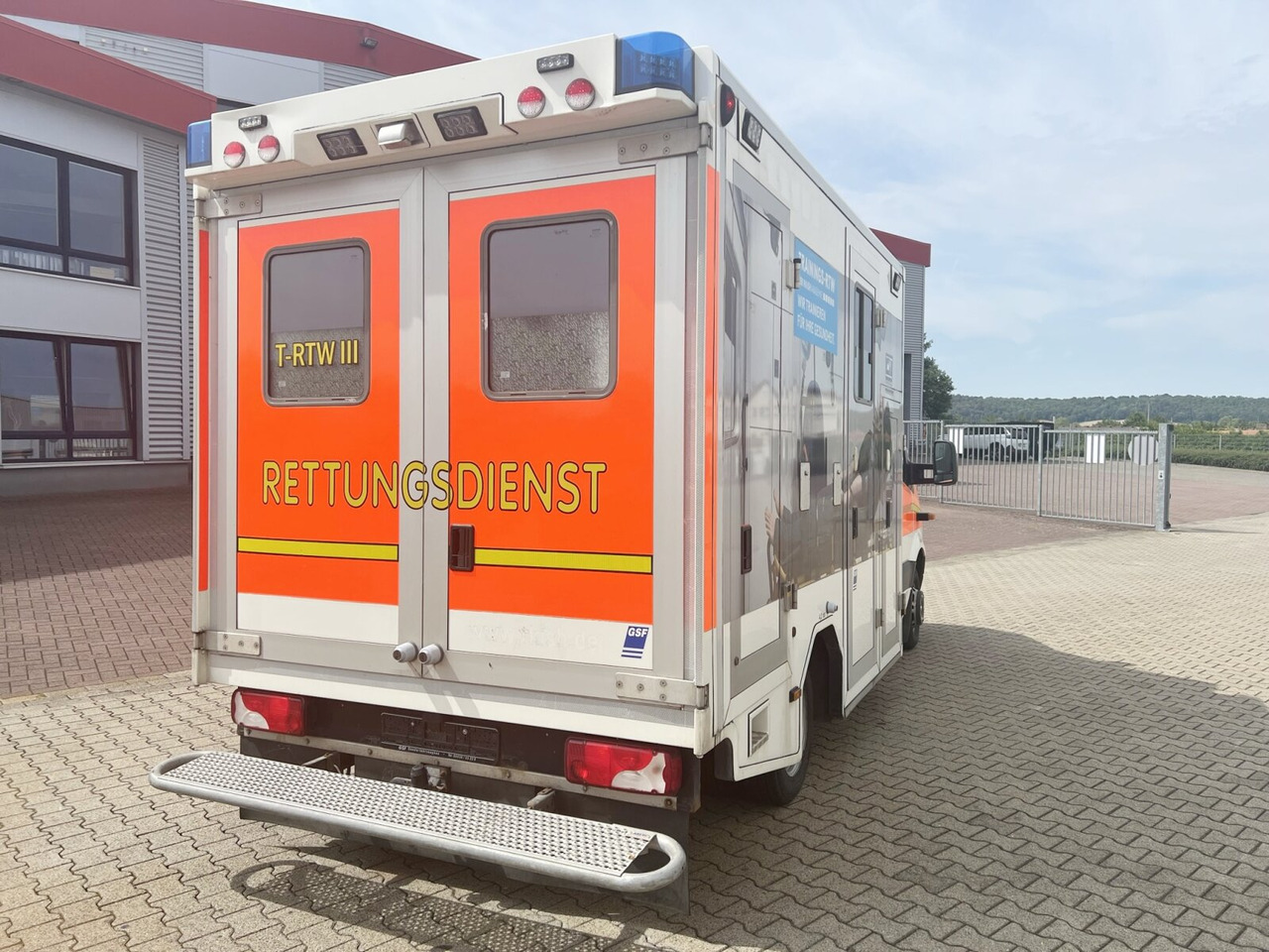 Locação de Mercedes-Benz Sprinter 516 CDI 4x2 Sprinter 516 CDI 4x2, Rettungswagen, Bi-Xenon Mercedes-Benz Sprinter 516 CDI 4x2 Sprinter 516 CDI 4x2, Rettungswagen, Bi-Xenon: foto 11