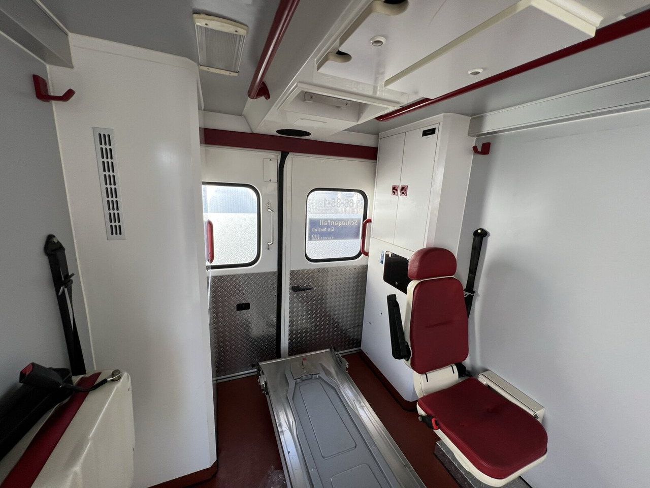 Mercedes-Benz Sprinter 516 CDI 4x2 Sprinter 516 CDI 4x2, Rettungswagen, Retarder - Ambulância: foto 4 Mercedes-Benz Sprinter 516 CDI 4x2 Sprinter 516 CDI 4x2, Rettungswagen, Retarder - Ambulância: foto 4