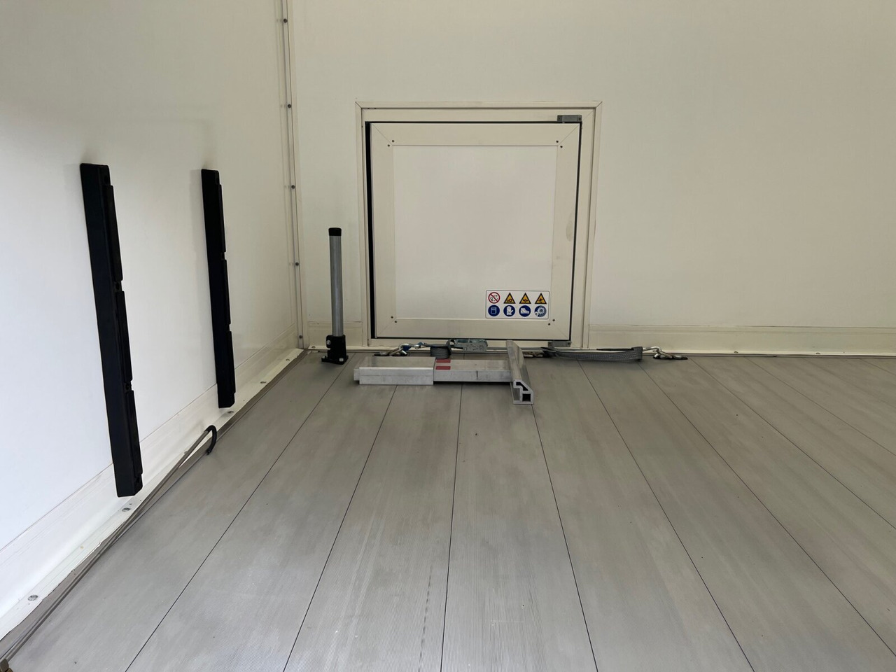 Mercedes-Benz Sprinter 516 FG 4x2 Sprinter 516 FG 4x2, MBUX, Autotransporter Comear - Furgão: foto 3 Mercedes-Benz Sprinter 516 FG 4x2 Sprinter 516 FG 4x2, MBUX, Autotransporter Comear - Furgão: foto 3