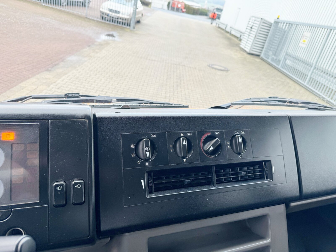 Locação de Mercedes-Benz Vario 816 D 4x2 Doka Vario 816 D 4x2 Doka, 2x AHK, Meiller Kipper, Ex-Stadtverwaltung Mercedes-Benz Vario 816 D 4x2 Doka Vario 816 D 4x2 Doka, 2x AHK, Meiller Kipper, Ex-Stadtverwaltung: foto 5