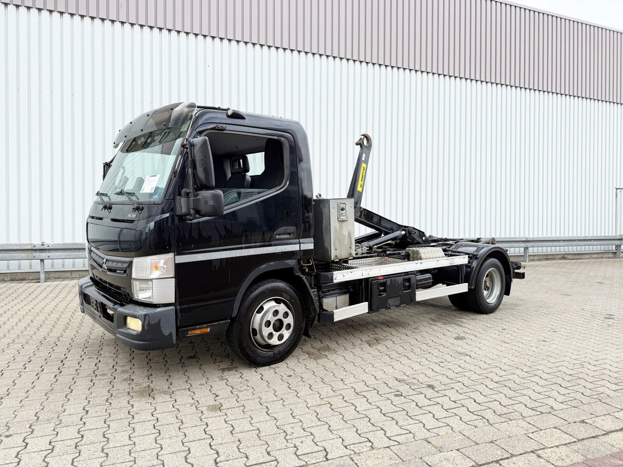 Mitsubishi Canter Fuso 9C18 4x2 Canter Fuso 9C18 4x2, Marrel City Abrollanlage - Caminhão polibenne: foto 1 Mitsubishi Canter Fuso 9C18 4x2 Canter Fuso 9C18 4x2, Marrel City Abrollanlage - Caminhão polibenne: foto 1