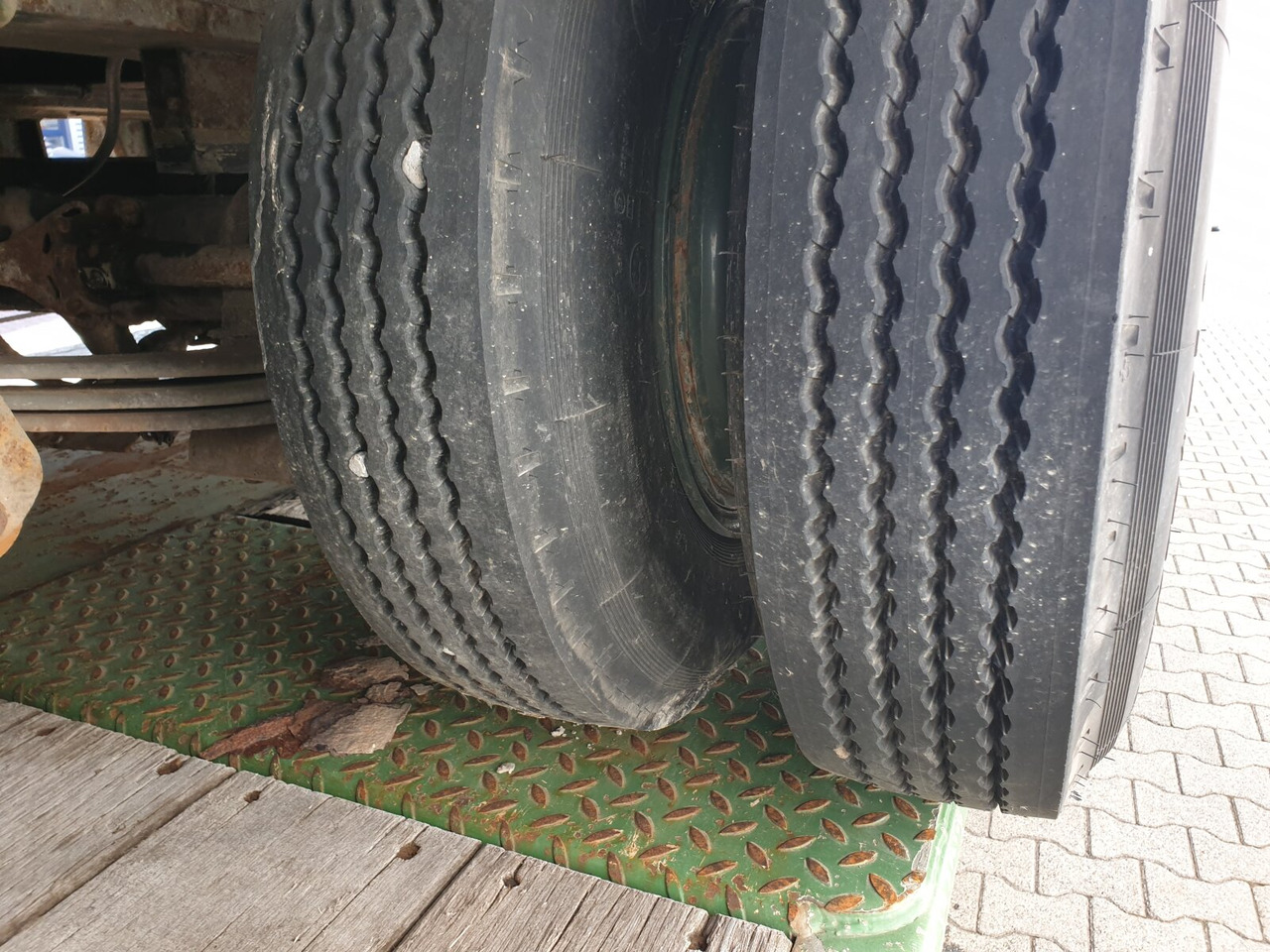 P 528/803-01 BLUMHARDT P 528/803-01, 3-Achs Satteltieflader, Ex-Bundeswehr - Semireboque baixa: foto 5 P 528/803-01 BLUMHARDT P 528/803-01, 3-Achs Satteltieflader, Ex-Bundeswehr - Semireboque baixa: foto 5