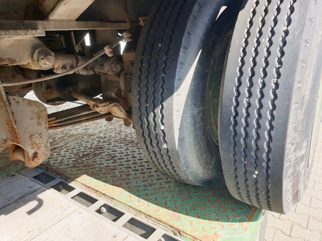 P 528/803-01 BLUMHARDT P 528/803-01, 3-Achs Satteltieflader, Ex-Bundeswehr - Semireboque baixa: foto 2 P 528/803-01 BLUMHARDT P 528/803-01, 3-Achs Satteltieflader, Ex-Bundeswehr - Semireboque baixa: foto 2