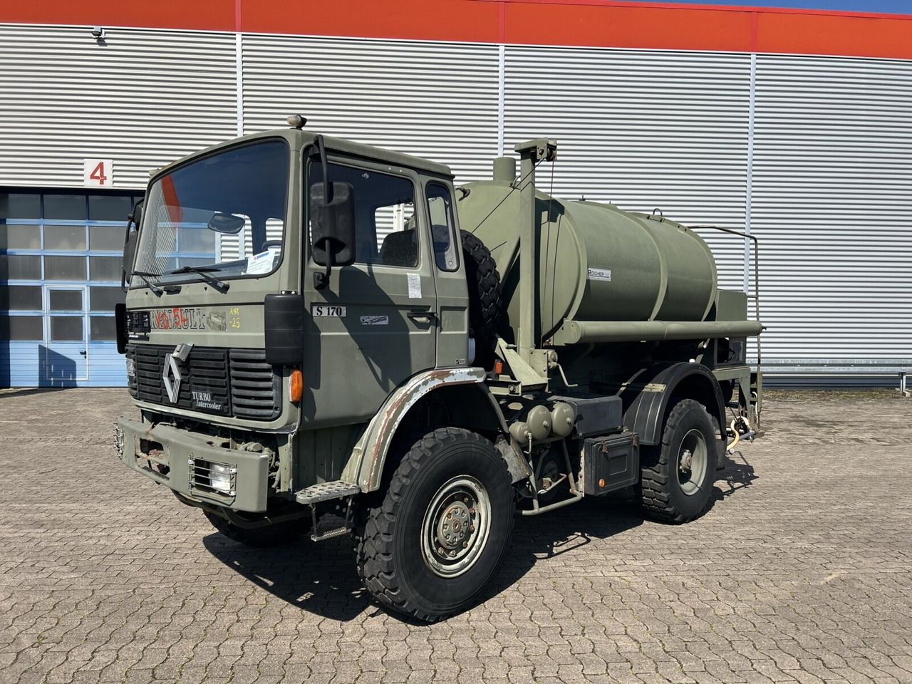 Renault Midliner S170 4x4 Midliner S170 4x4, 6000l Wassertank - Caminhão tanque: foto 1 Renault Midliner S170 4x4 Midliner S170 4x4, 6000l Wassertank - Caminhão tanque: foto 1