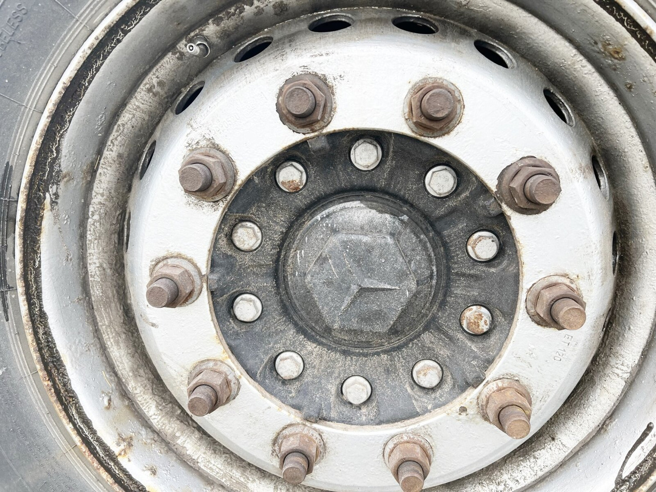 STF 35/89 TA AL Wellmeyer, STF 35/89 TA AL, ca. 25 cbm, ALU, 2xLiftachse - Semirreboque tanque: foto 2 STF 35/89 TA AL Wellmeyer, STF 35/89 TA AL, ca. 25 cbm, ALU, 2xLiftachse - Semirreboque tanque: foto 2