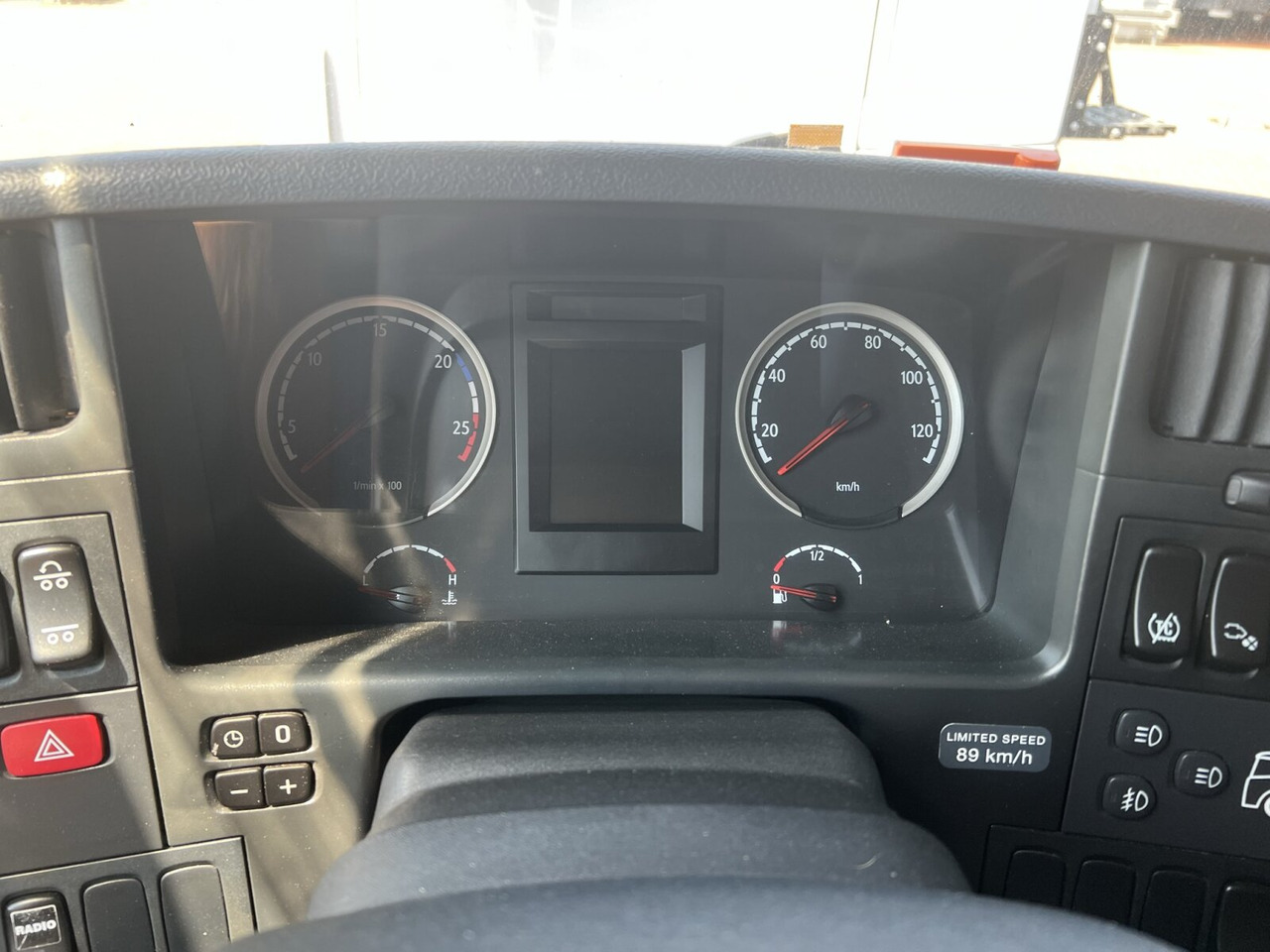 Scania G420 6x2, ERSATZTEILSPENDER! G420 6x2, Liftachse, Hiab LBW, Motor defekt! - Caminhão furgão: foto 5 Scania G420 6x2, ERSATZTEILSPENDER! G420 6x2, Liftachse, Hiab LBW, Motor defekt! - Caminhão furgão: foto 5