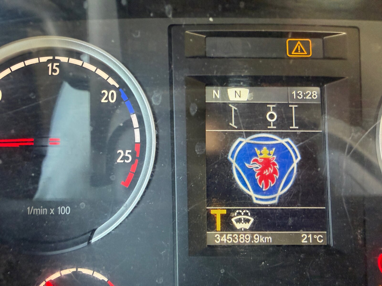 Scania P 320/400 6x2-4 P 320/400 6x2-4, Lenk-/Liftachse, Tele-Absetzanlage, Funk - Caminhão multibenne: foto 4 Scania P 320/400 6x2-4 P 320/400 6x2-4, Lenk-/Liftachse, Tele-Absetzanlage, Funk - Caminhão multibenne: foto 4