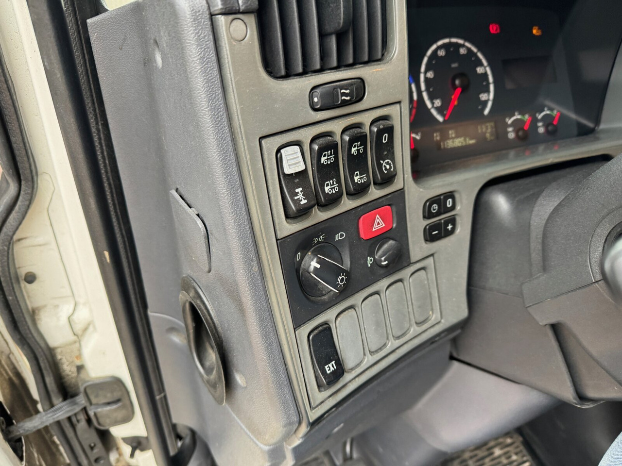 Scania R380 DB 4x2 MNA R380 DB 4x2 MNA, Platz für Heckkran, 2x AHK - Caminhão grua, Camião de caixa aberta/ Plataforma: foto 4 Scania R380 DB 4x2 MNA R380 DB 4x2 MNA, Platz für Heckkran, 2x AHK - Caminhão grua, Camião de caixa aberta/ Plataforma: foto 4