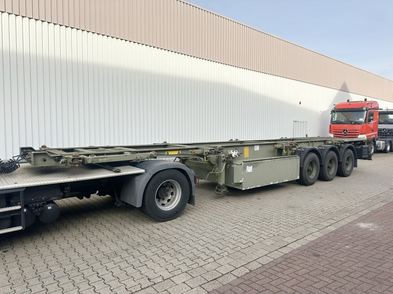 Schmitz Cargobull SCF 24 Containerchassis SCF 24 Containerchassis, Nachlauflenkachse, 2x20/20/30/40ft, Ex-! - Semireboque: foto 1 Schmitz Cargobull SCF 24 Containerchassis SCF 24 Containerchassis, Nachlauflenkachse, 2x20/20/30/40ft, Ex-! - Semireboque: foto 1