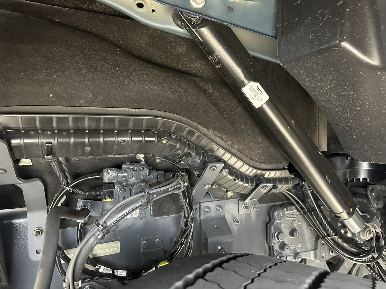 DAF XF 530 FT 6x2 XF 530 FT 6x2, Intarder, Navi, Spacecab, Vorlauflenk/lift, zGG 68t - Tractor: foto 5 DAF XF 530 FT 6x2 XF 530 FT 6x2, Intarder, Navi, Spacecab, Vorlauflenk/lift, zGG 68t - Tractor: foto 5