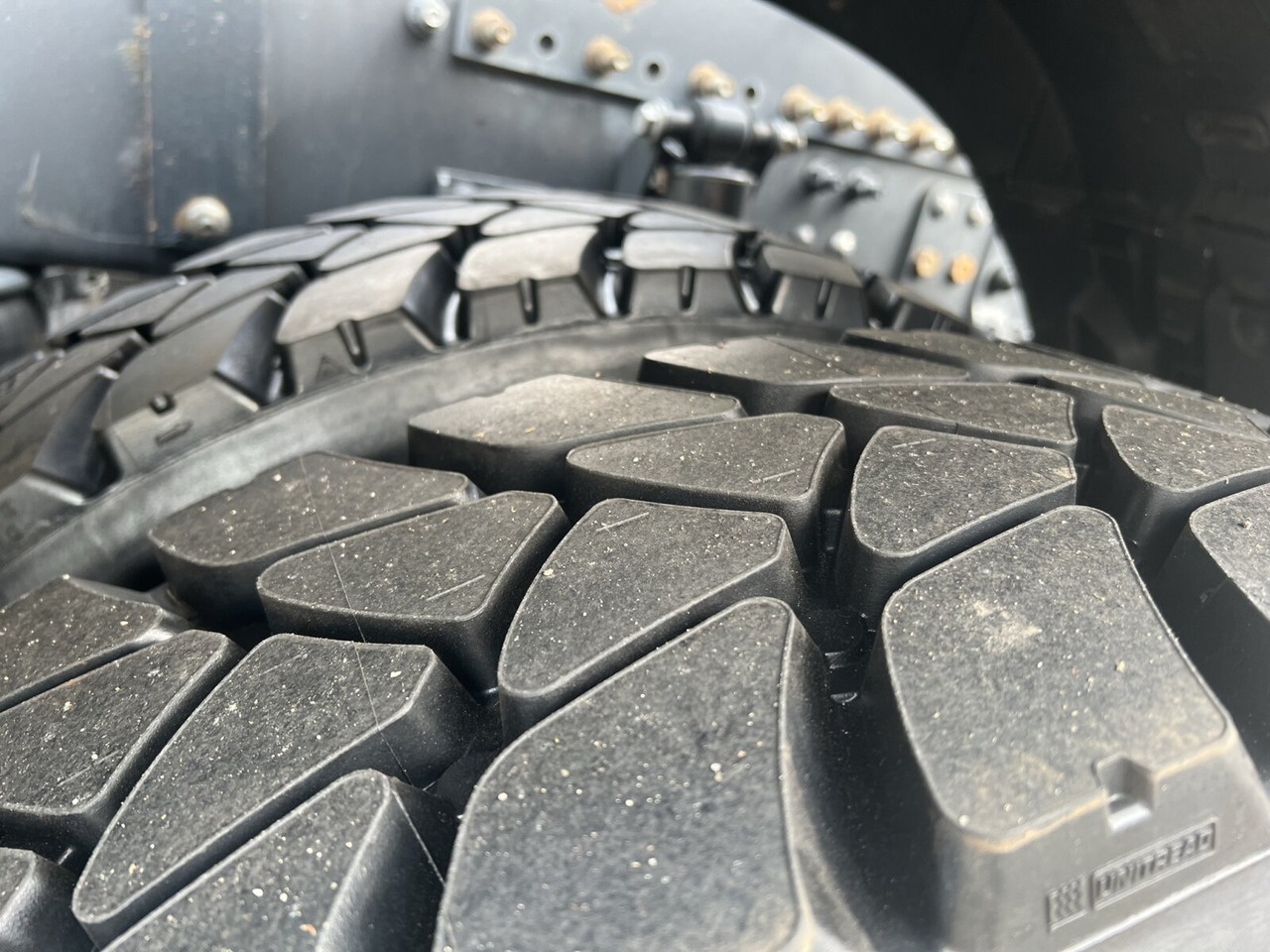 FH16 750 8x4 FH16 750 8x4, Retarder, Globetrotter, Vorlauflift/-lenk, Schwerlast 180T - Tractor: foto 3 FH16 750 8x4 FH16 750 8x4, Retarder, Globetrotter, Vorlauflift/-lenk, Schwerlast 180T - Tractor: foto 3