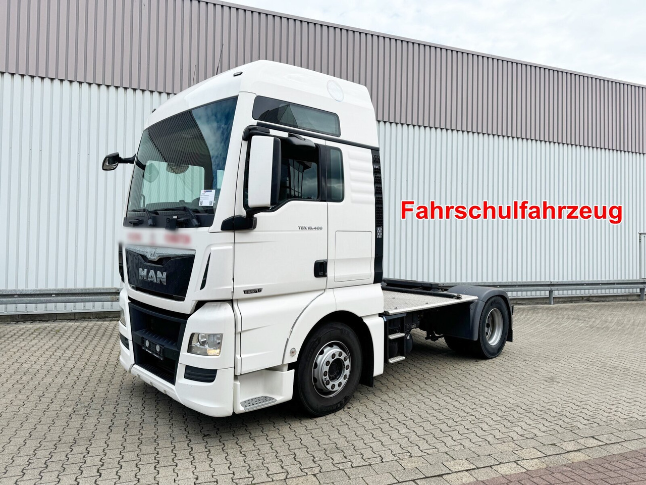 MAN TGX 18.400 4X2 BLS TGX 18.400 4X2 BLS, Fahrschule, 5 Sitzer - Tractor: foto 1 MAN TGX 18.400 4X2 BLS TGX 18.400 4X2 BLS, Fahrschule, 5 Sitzer - Tractor: foto 1
